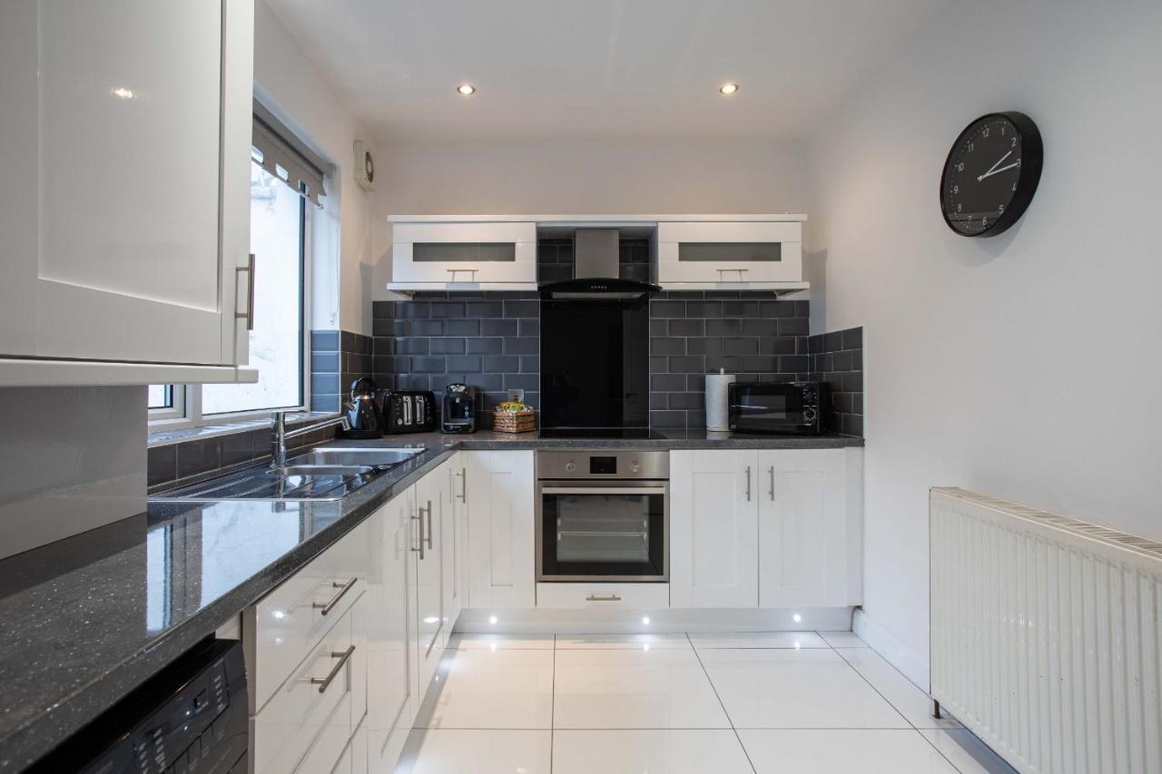 Refurbished Home, 8 Mins To Cc Belfast Exterior photo